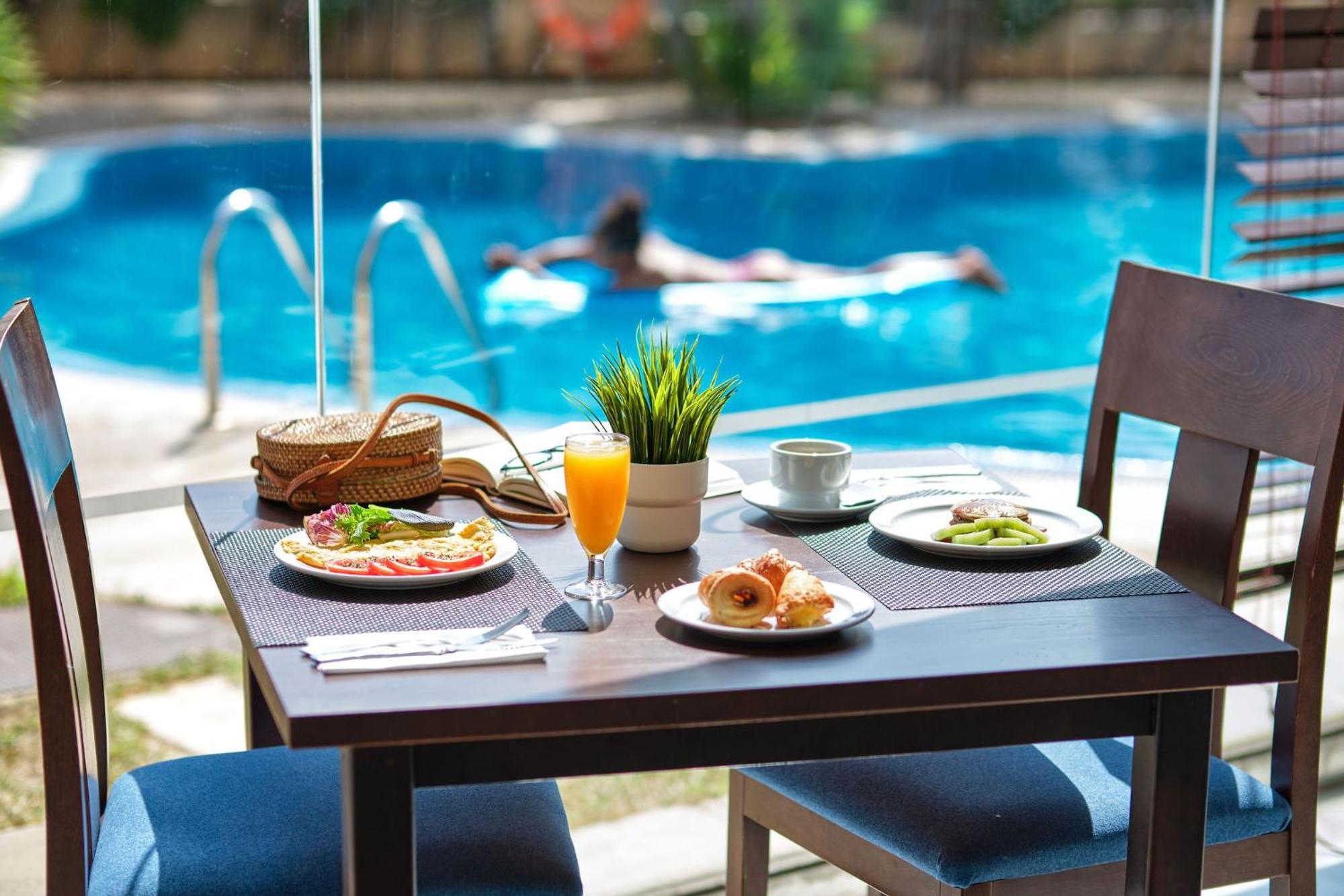 Hotel Illot Suites 칼라 라트자다 외부 사진