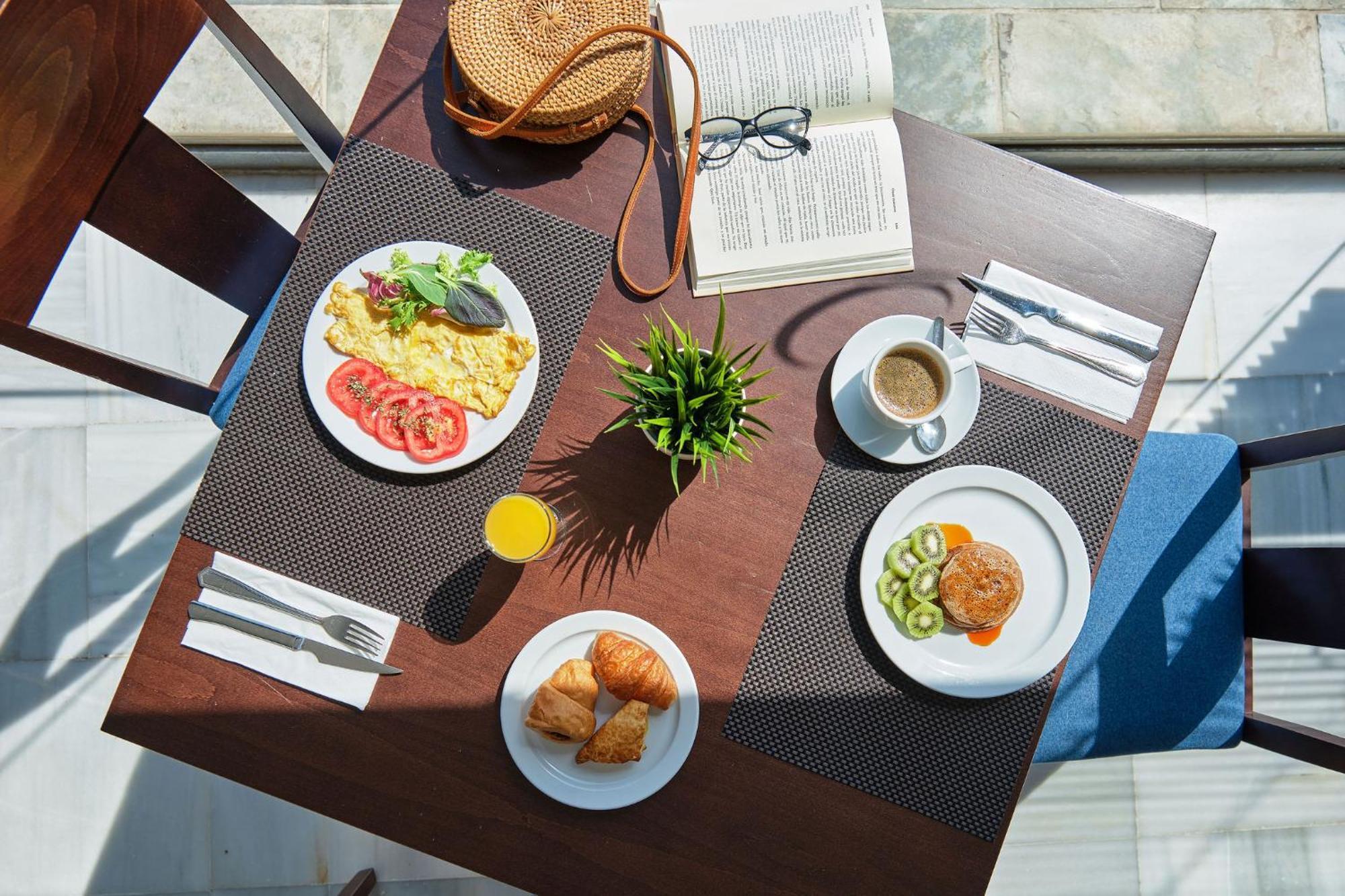 Hotel Illot Suites 칼라 라트자다 외부 사진